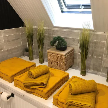B&B Grande Familiale Jaune Bonnement Bien 3*